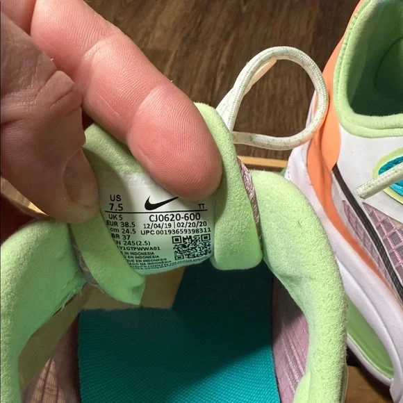 Nike Air Max 270 React W - Light Arctic Pink/Orange Pulse/White/Black Size W 7.5 - Picture 5 of 6